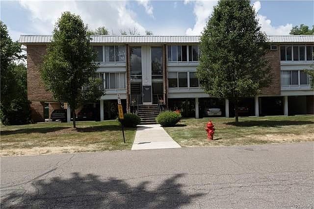 1st image of 32030 Grand River Ave Unit 37