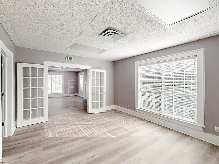 409 W Main St — Photo 10
