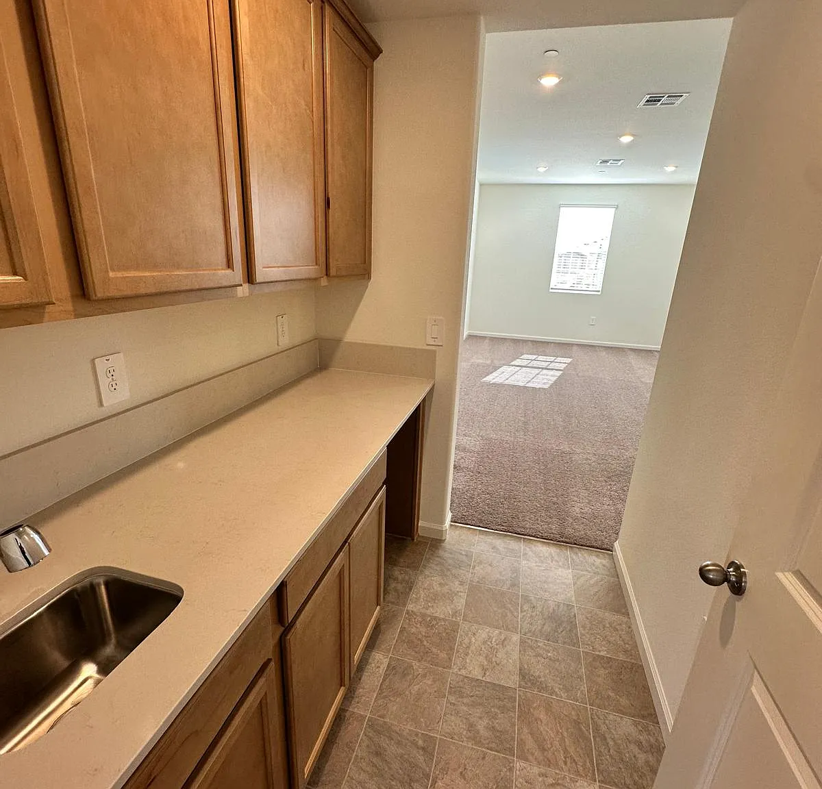 5 bed, 3.5 bath, 2926 sqft, $3,499 — Photo 4