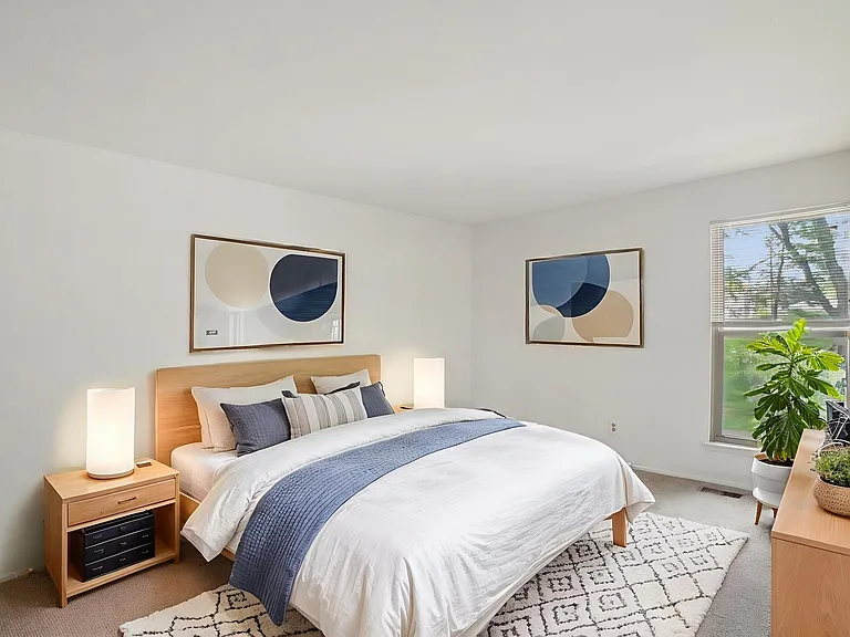 Taylor Gardens Apartments — Photo 11