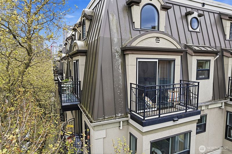 2nd image of 425 Vine Street #708