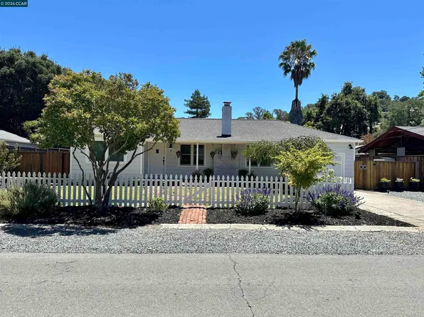 8 Lander Dr, Martinez, CA 94553