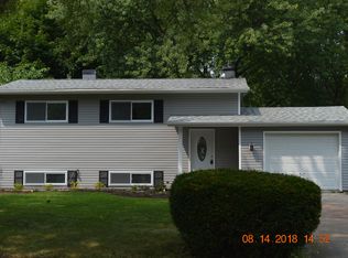 12 Spring Garden Dr, Montgomery, IL 60538
