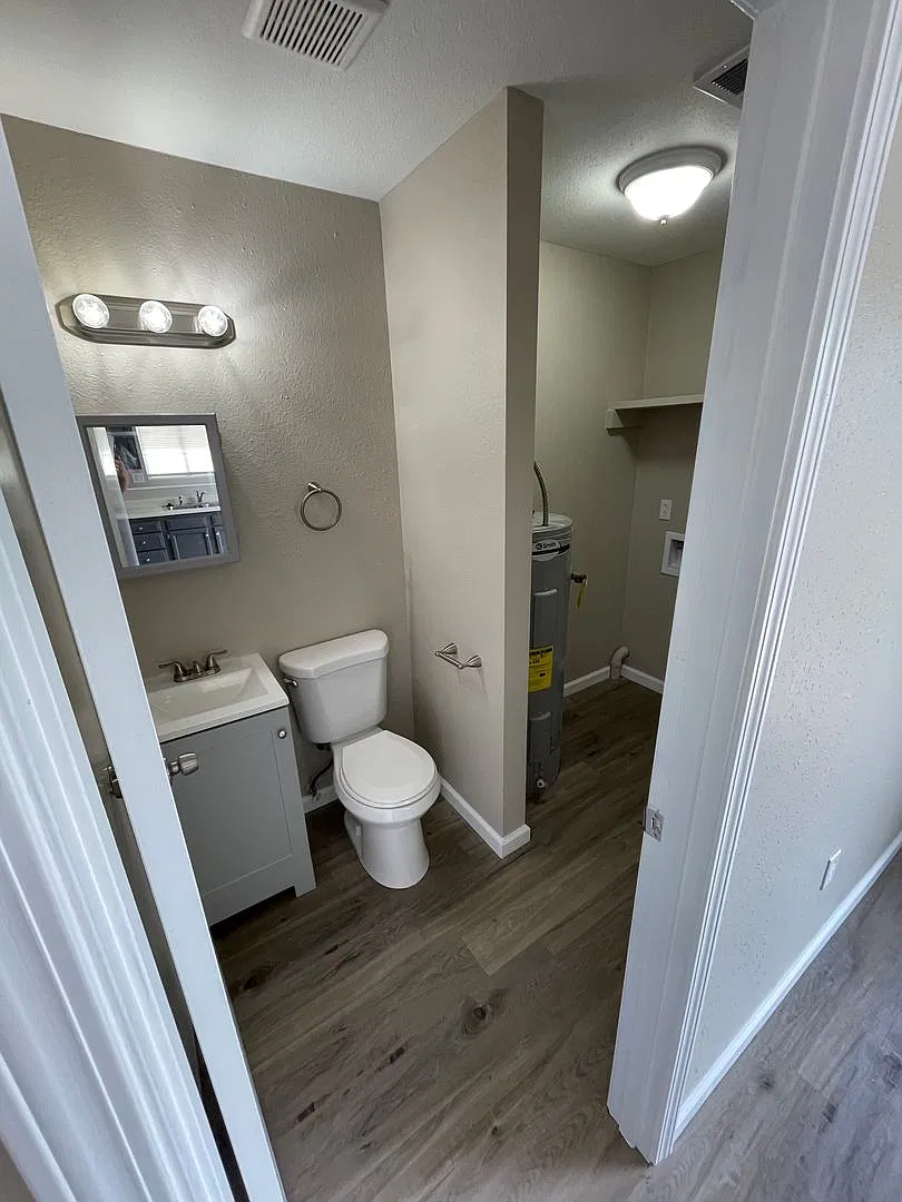 2 Bed/1.5 Bath Two Story Apartment Osage Beach — Photo 4