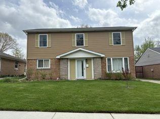 2461 Hawthorne Rd, Homewood, IL 60430