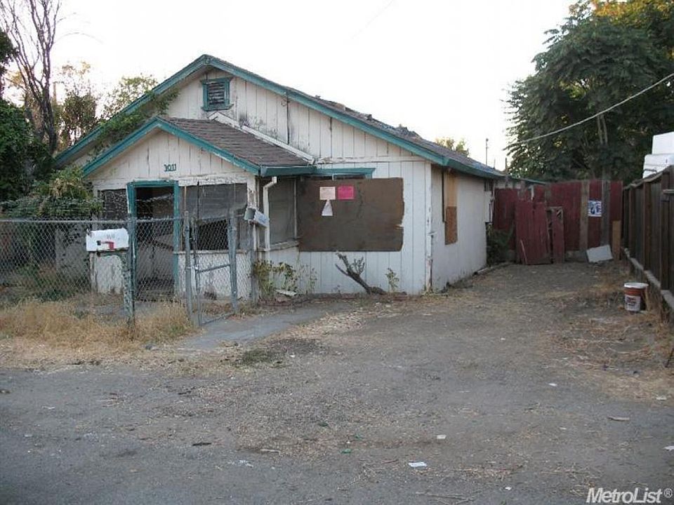 1st image of 3011 E John St