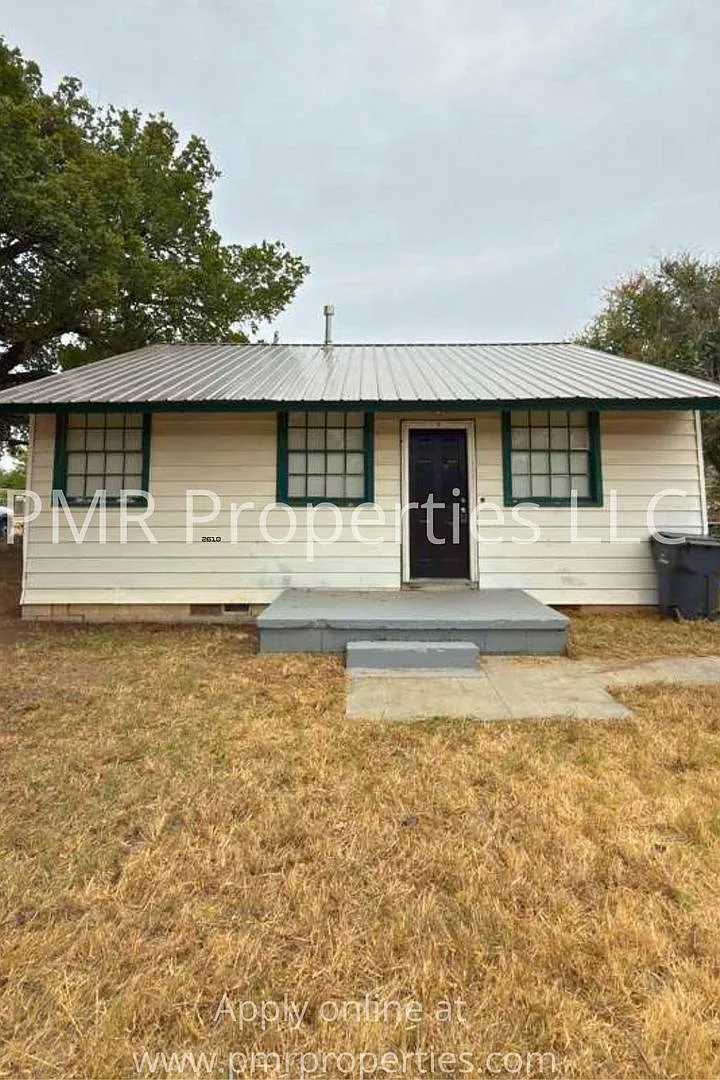 2 Bedroom/ 1 Bathroom House — Photo 1