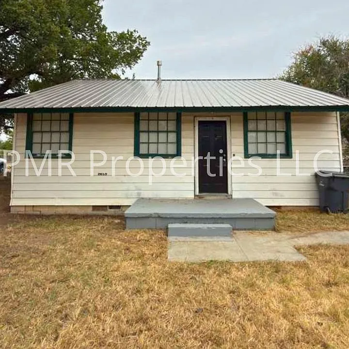 2421 SW J Ave