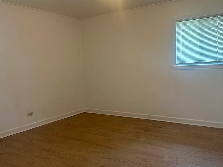 411 Huron St — Photo 12