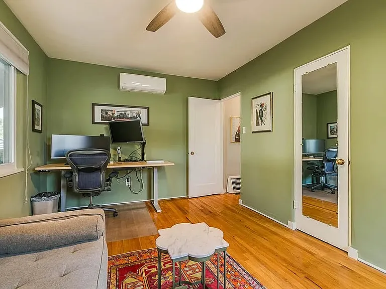 219 Montclaire NE — Photo 15