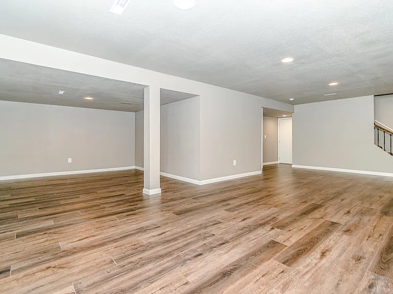 100 NE 101st Pl — Photo 33