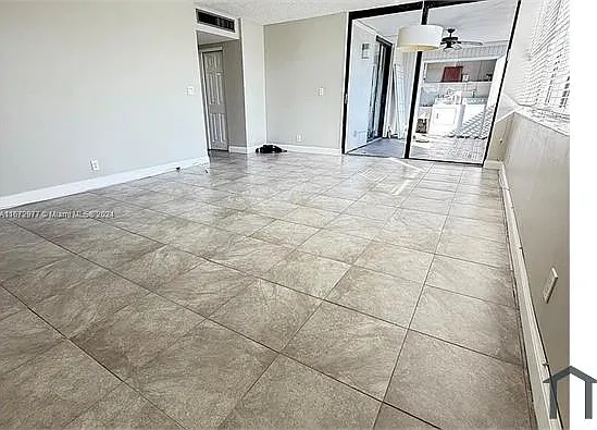3 bed, 1380 sqft, $4,680 — Photo 2
