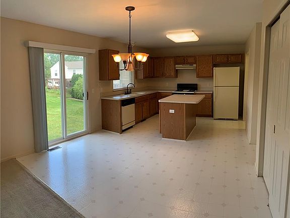 4th image of 573 Canterbury Ln