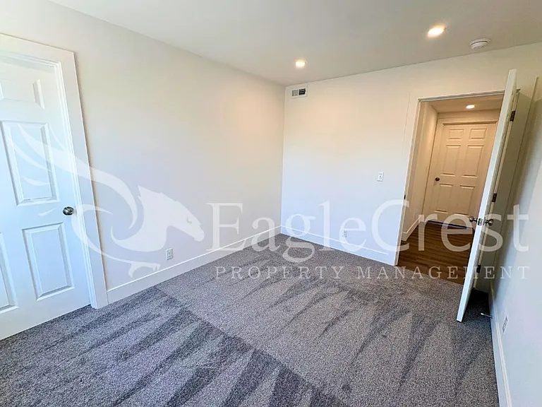 420 Ankeny St — Photo 58