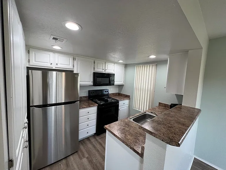 2x2 Chateau Kitchen