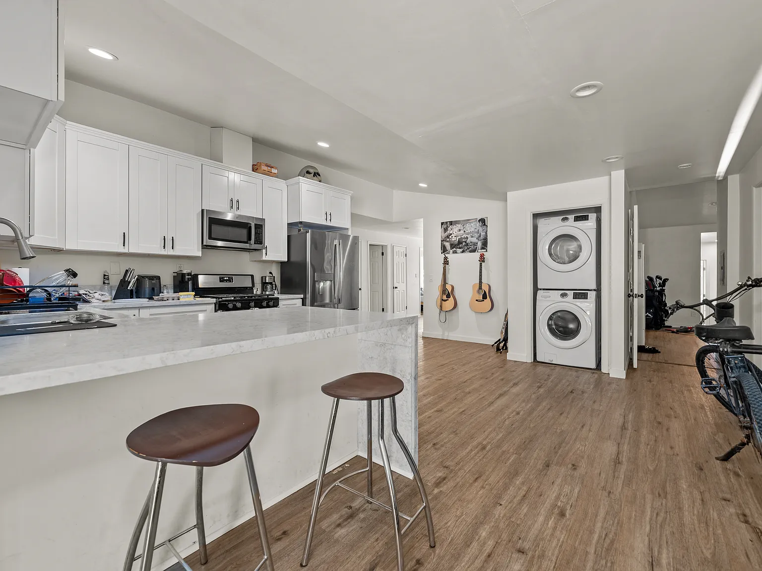 4 bed, 1300 sqft, $6,500 — Photo 4