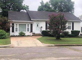 132 Catalpa Ln, Lebanon, MO 65536