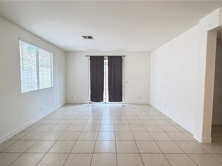 9708 Ridgebluff Ave — Photo 10