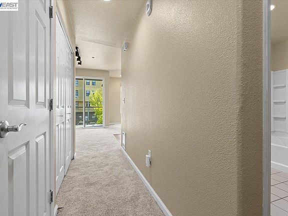 2nd image of 1121 40th St APT 4201