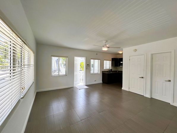 2901 Riomar St APT 208