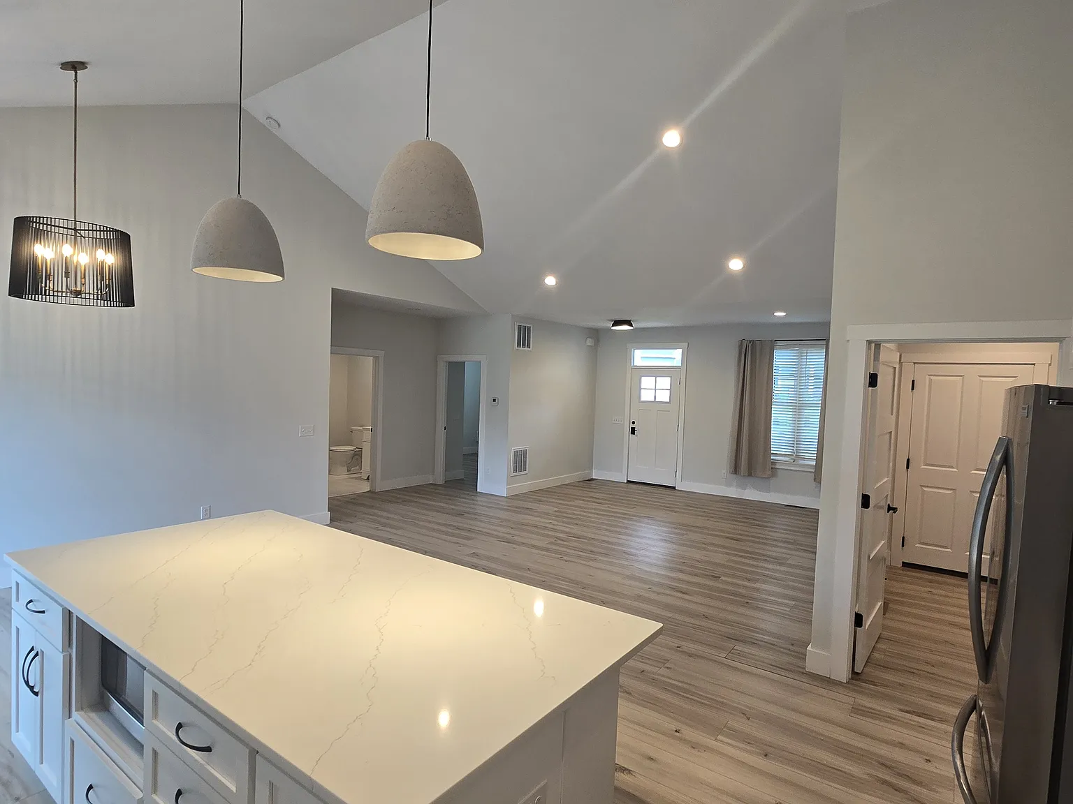 3 bed, 1647 sqft, $2,350 — Photo 3