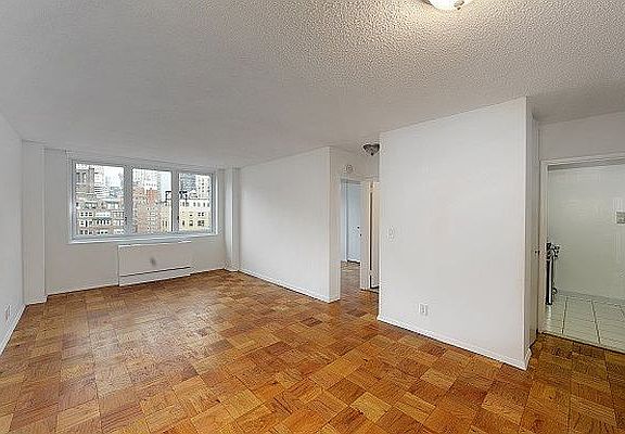 4th image of 115 E 34th St Unit 901