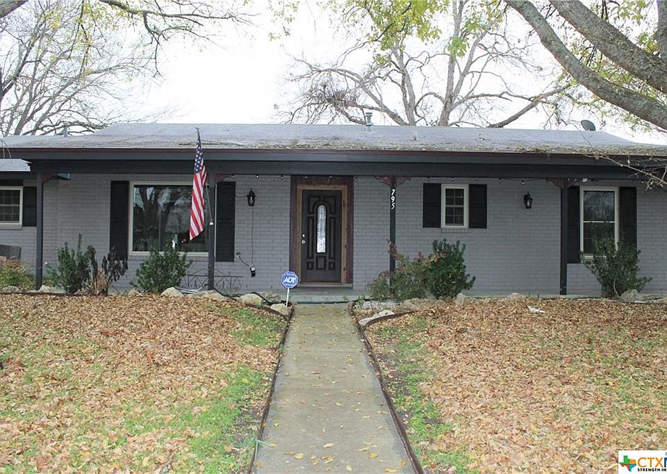 1st image of 795 Paige St