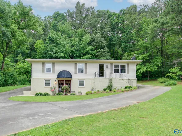 358 N Greenway Dr, Trinity, AL 35673