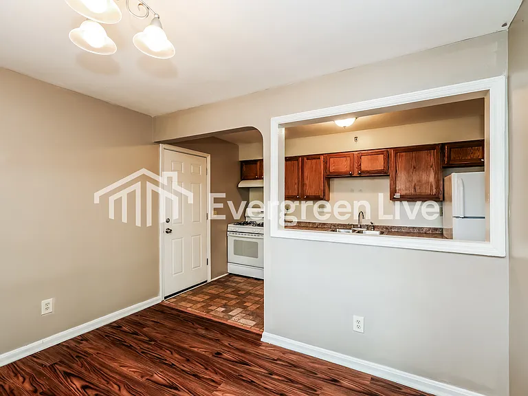 953 Covedale Ave — Photo 4