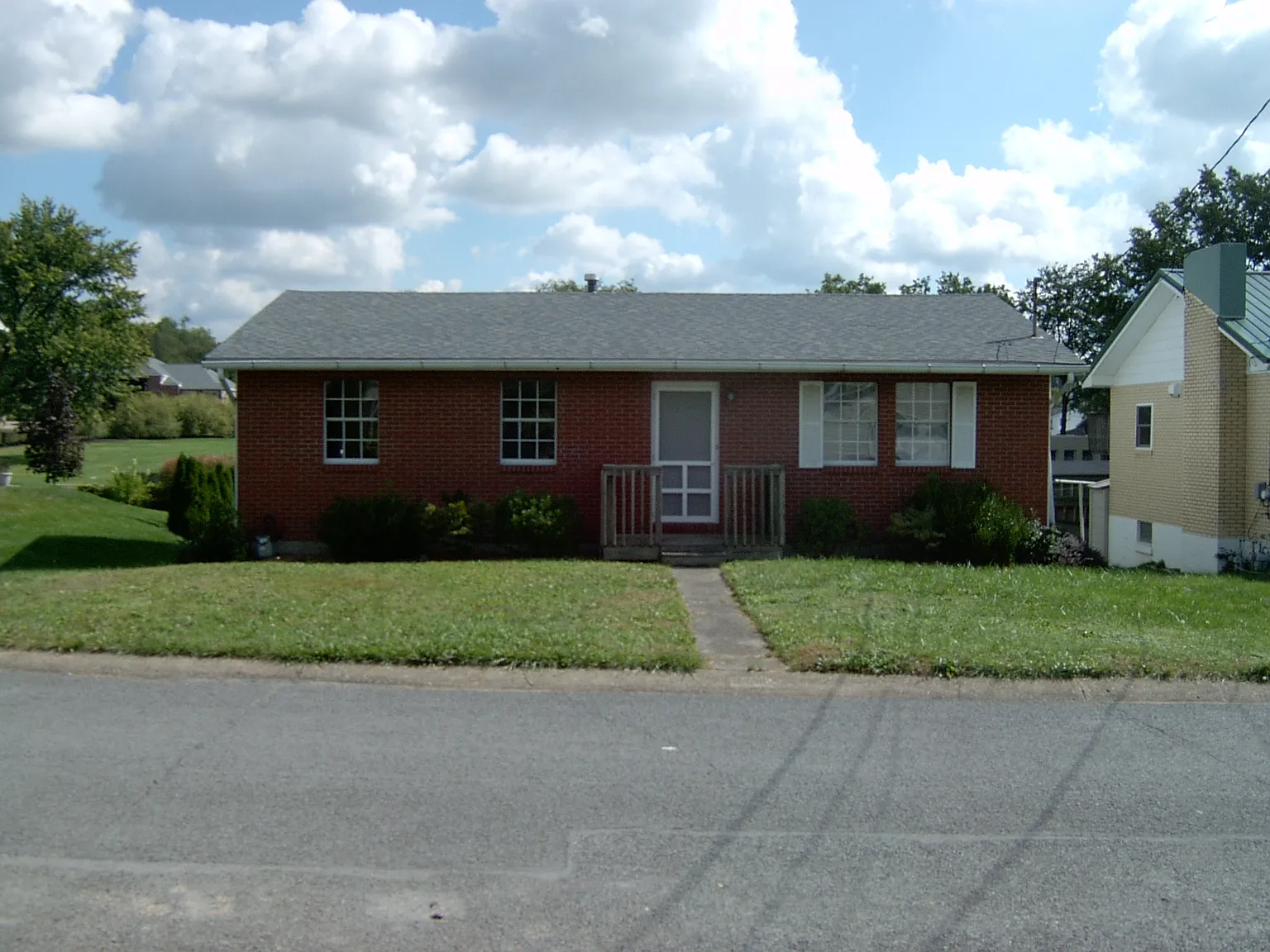 444 Mansfield Ave photo 1