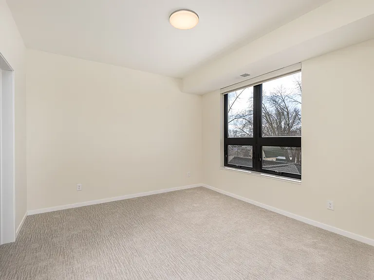 The Uptown Apartments — Photo 105