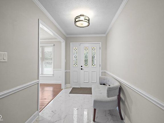 5th image of 220 Governors Ln