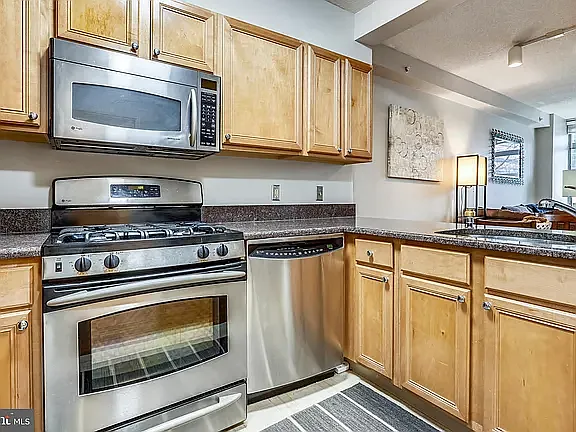 7111 Woodmont Ave #412 — Photo 3