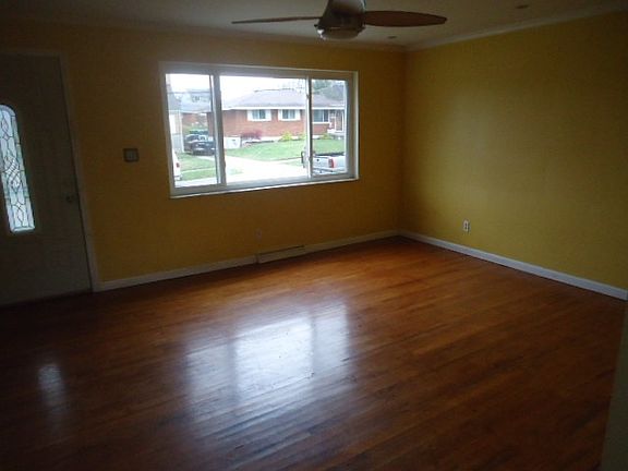 3rd image of 9122 Neil Dr