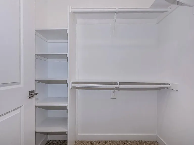 Esencia Sur Apartment Homes — Photo 34