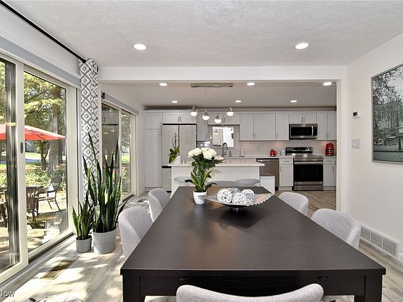 5th image of 875 Spicers Ln