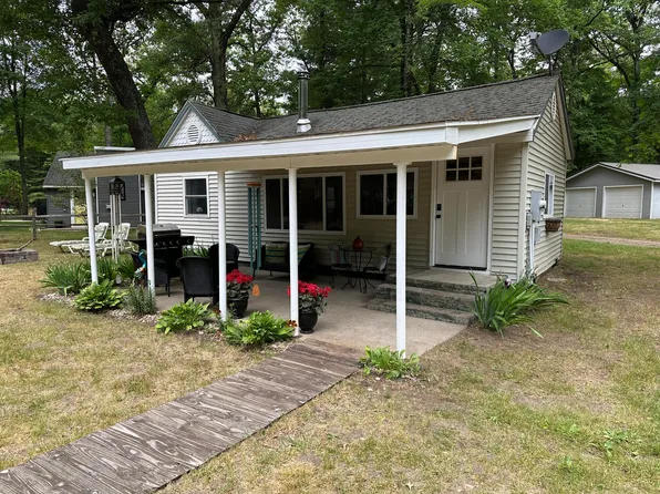 2421 W Wolf Lake Blvd, Baldwin, MI 49304