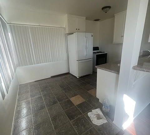 4th image of 839 E 87th Pl APT 3