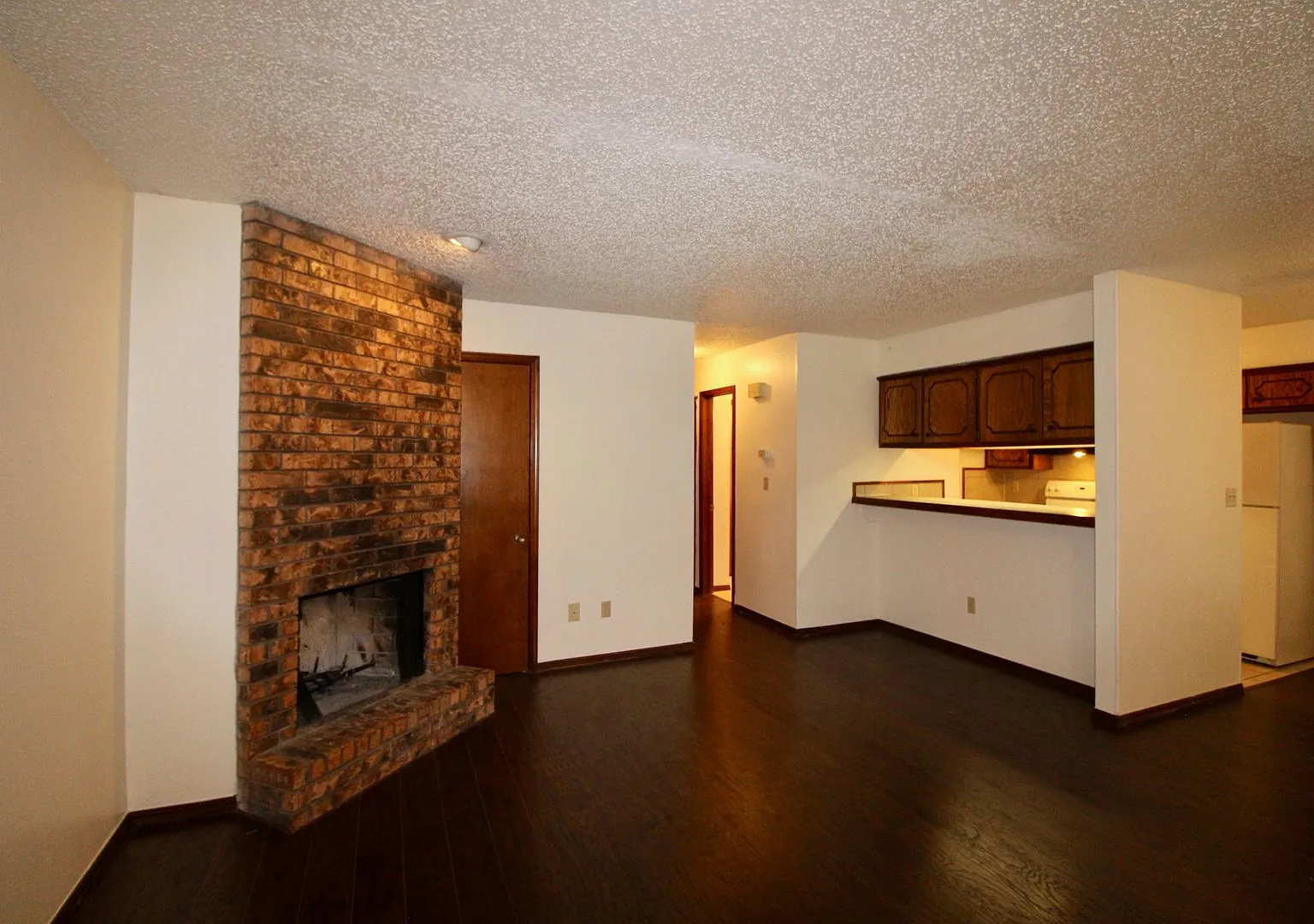 900-902 Acacia Circle — Photo 4