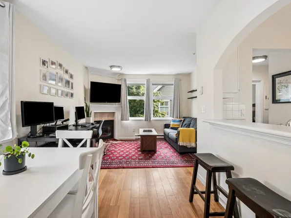 2588 Alder St #206, Vancouver, BC V6H 4E3