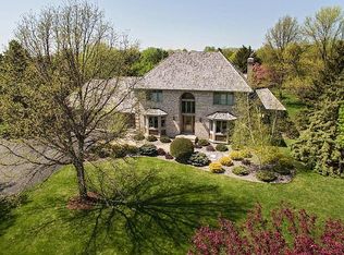 9 Donbush Rd, North Oaks, MN 55127