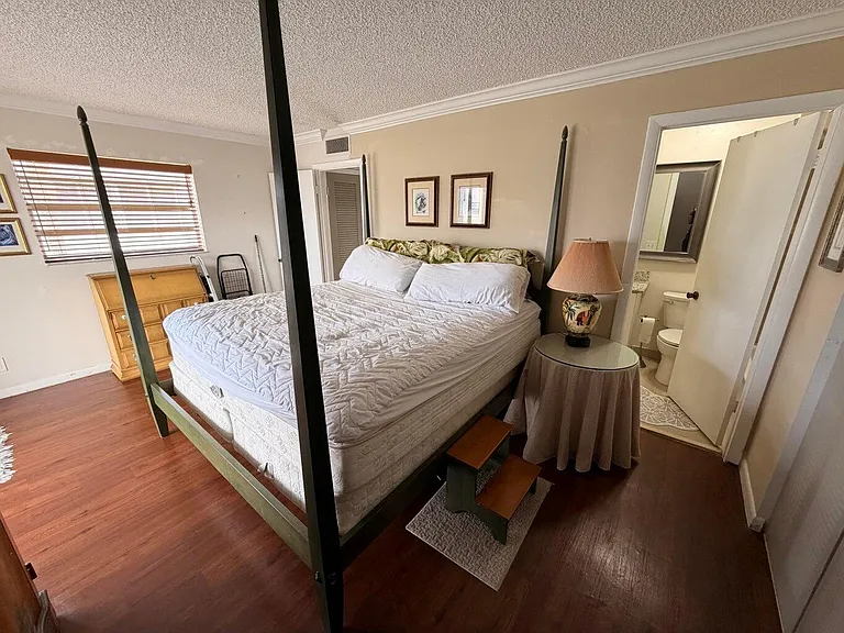 569 Normandy Ln #L — Photo 6