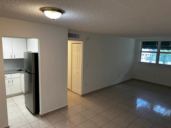 666 W 81st St, Hialeah, FL