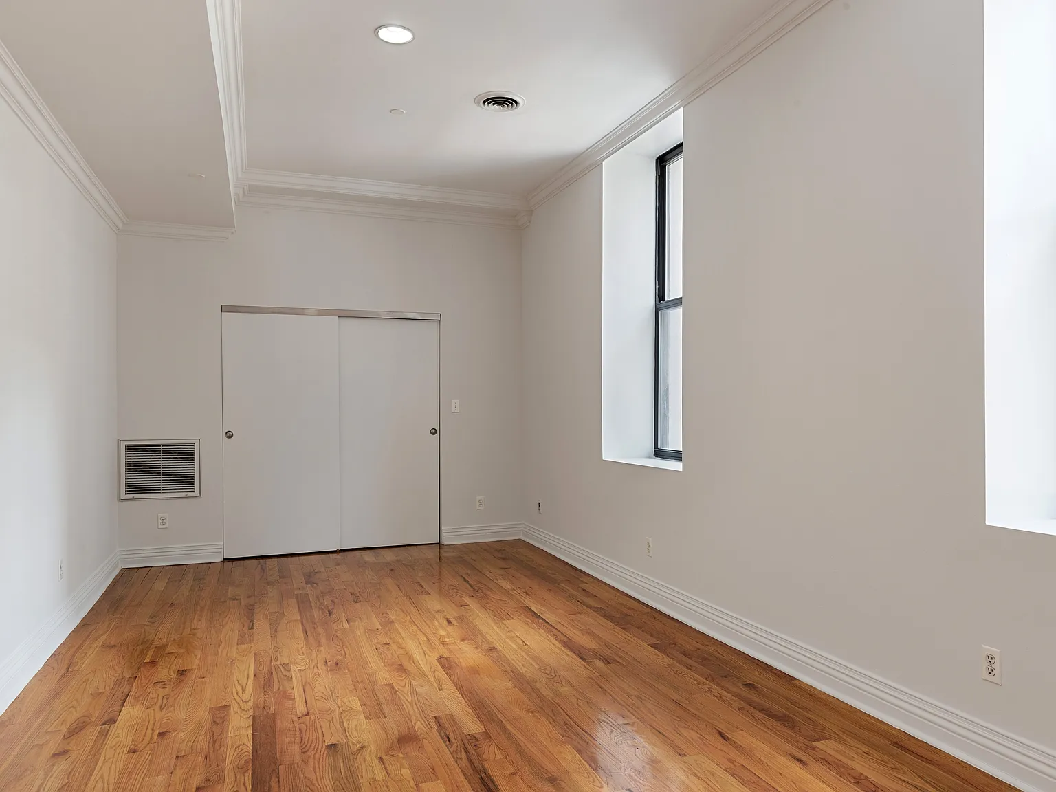 33 Warren St — Photo 4