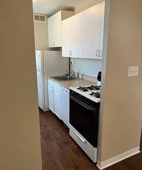 Michigan Street Apartment Homes — Photo 30