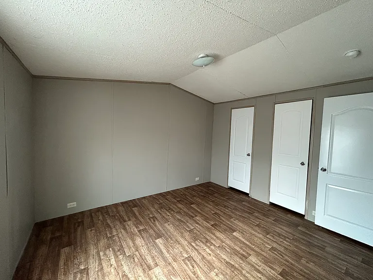 213 Riviera Courts Dr — Photo 5