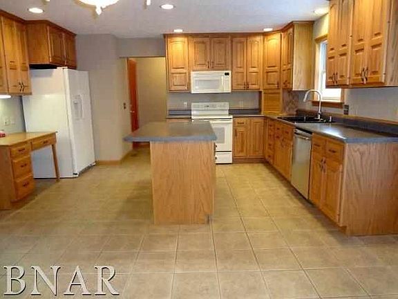 2nd image of 400 Ironwood Cc Dr