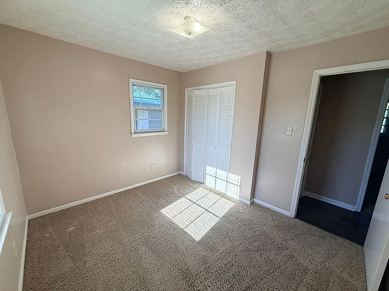 408 S College St — Photo 15