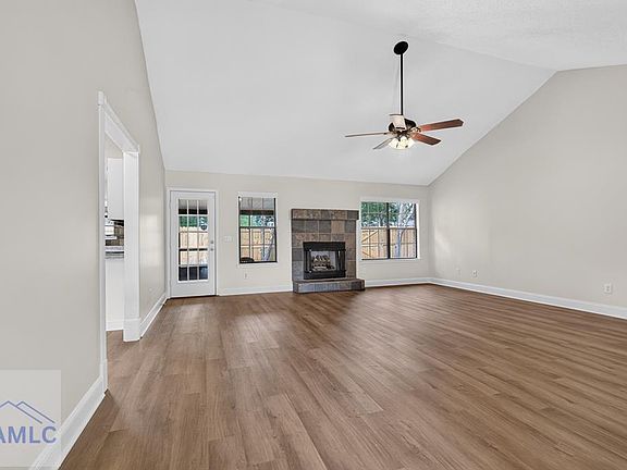 3rd image of 404 Wood Dale Dr