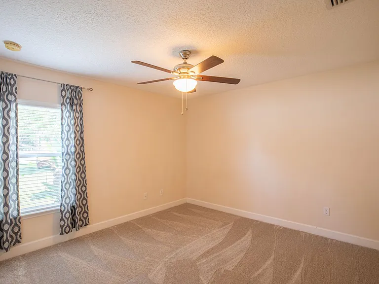 216 Sanwick Dr — Photo 16